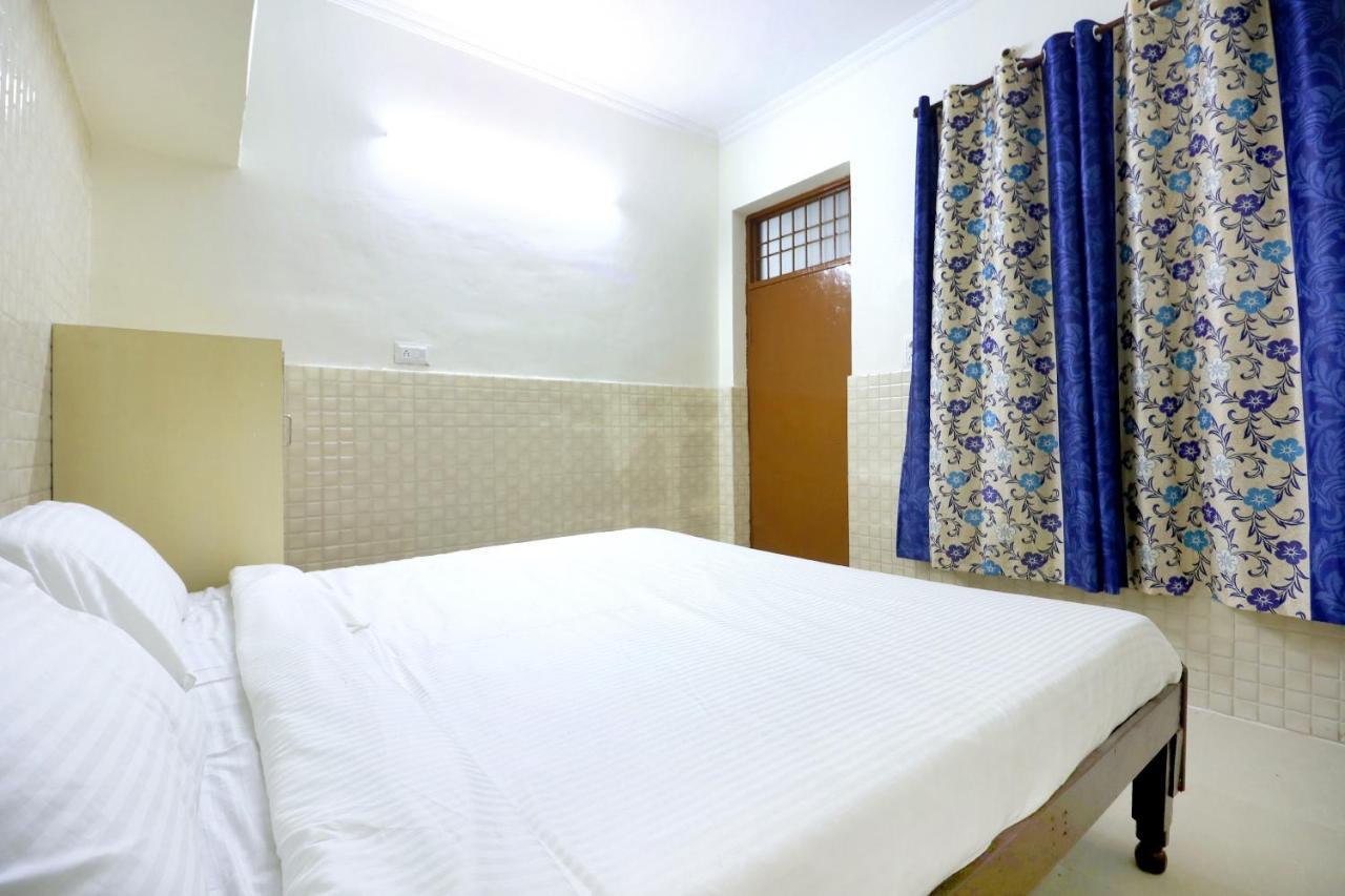 SPOT ON 44679 Hotel Samrat Sohāna Esterno foto