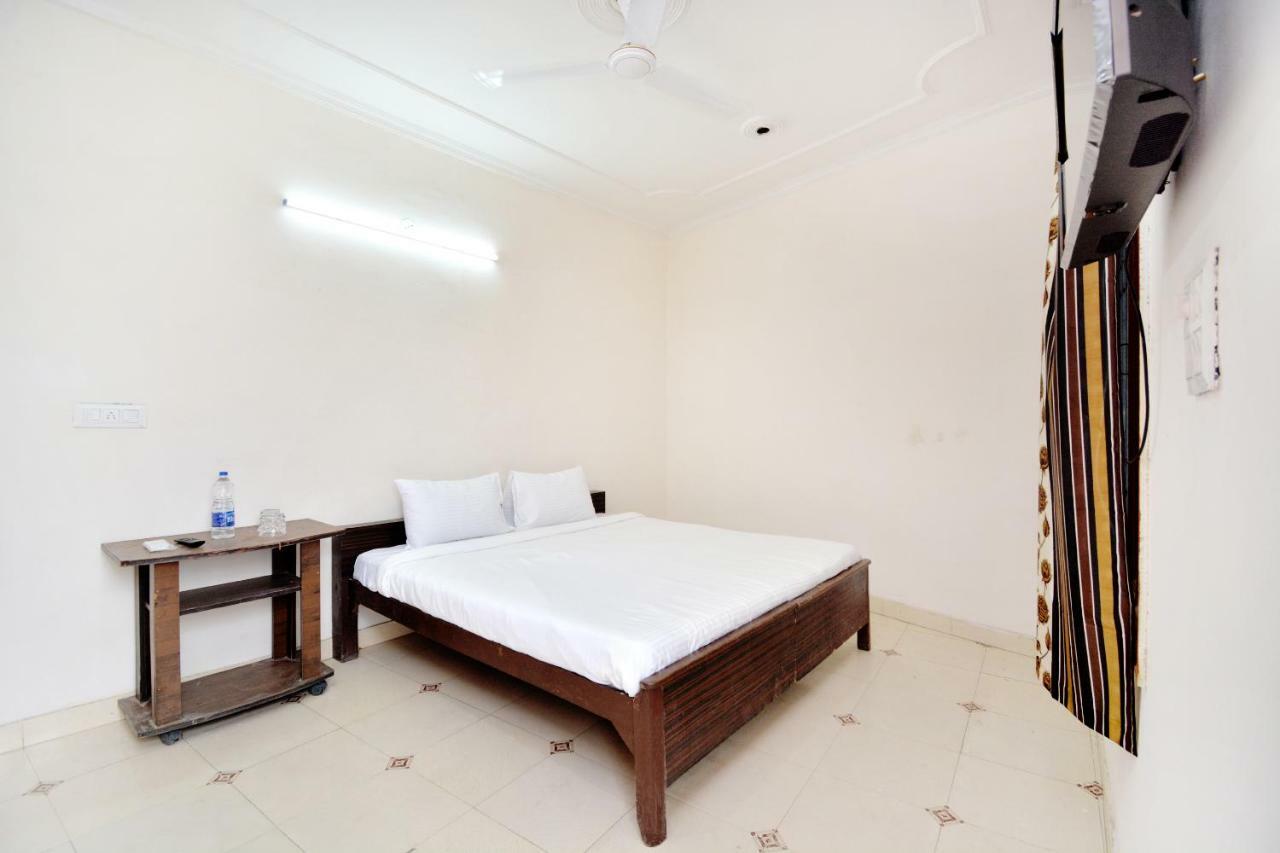 SPOT ON 44679 Hotel Samrat Sohāna Esterno foto