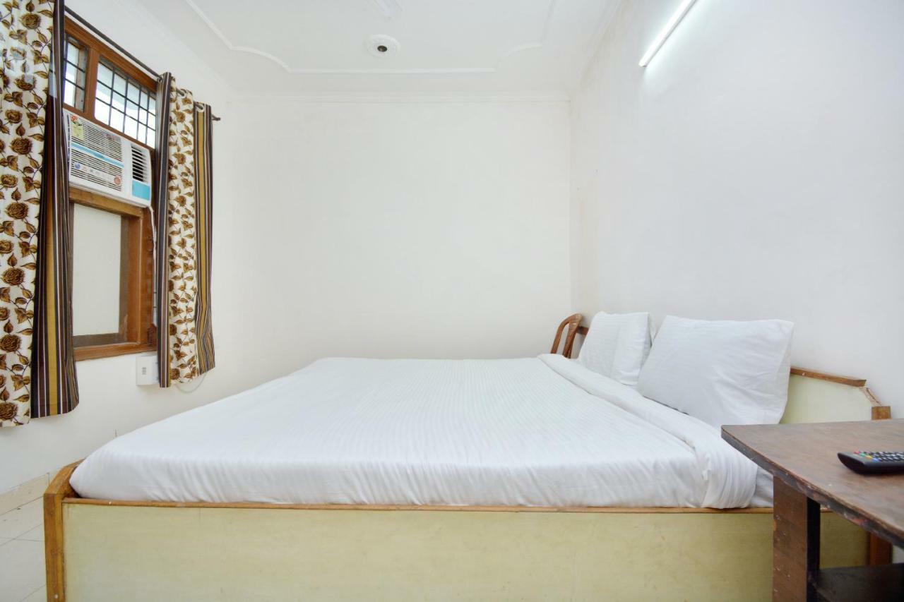SPOT ON 44679 Hotel Samrat Sohāna Esterno foto